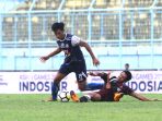arema-fc-vs-psm-makasar-di-laga-liga-1_20180515_130431.jpg