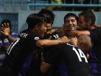 arema-hempaskan-sriwijaya_20151122_220323.jpg