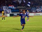 arema-juara-3-piala-presiden-setalah-hempaskan-mitra-kukar_20151018_001414.jpg