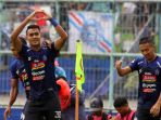arema-kalahkan-bali-united-3-2_20191216_214601.jpg