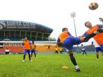 arema-latihan_20150421_194123.jpg