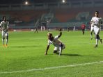 arema-pecundangi-persikabo-0-2_20200302_225921.jpg