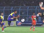 arema-vs-persija_20150308_083101.jpg