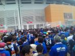 aremania-arema-antri-nonton_20170312_165040.jpg