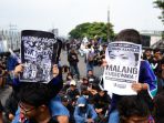 aremania-gelar-aksi-solidaritas-tragedi-kanjuruhan_20221120_151812.jpg