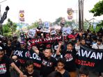 aremania-gelar-aksi-solidaritas-tragedi-kanjuruhan_20221120_152017.jpg