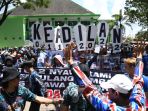 aremania-gelar-demo-jelang-sidang-putusan-tragedi-kanjuruhan_20230307_153856.jpg