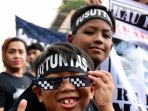 aremania-kembali-gelar-aksi-solidaritas-tragedi-kanjuruhan_20221204_161415.jpg