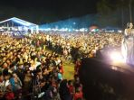arga-kabupaten-tapin-khususnya-warga-binuang-menyaksikan-musik-da_20180214_071300.jpg