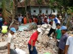arga-sedang-mencari-korban-yang-belum-ditemukan-di-sanggar-kesenian-wayang-kulit-hidayat_20180417_085923.jpg
