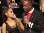 ariana-grande-dan-bishop-ellis_20180902_180720.jpg