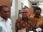 arief-budiman-kanan-dan-bupati-flores-timur-anton-hadjon.jpg