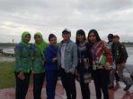 ariel-noah-foto-bersama-warga-di-bandara-internasional-has-hanandjoeddin-tanjungpandan.jpg