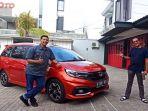 aries-aditya-putra-dari-gridotocom-dan-andre-taulany-saat-membahas-honda-mobilio-rs.jpg