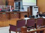 arif-rachman-saat-ditanya-pen.jpg