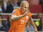 arjen-robben-kejarbolaeee_20150906_225959.jpg