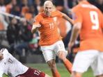 arjen-robben-lewatinlawan_20141117_053444.jpg