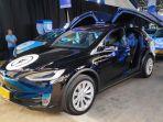 armada-taksi-bluebird-bertenaga-listrik-byd-e6-dan-tesla-model-x-75d.jpg