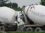 armada-truk-mixer-semen-holcim_20160212_151201.jpg