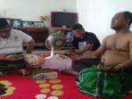 arsyad-sarung-hijau-saat-ditemui-tribunpontianakcoid-di-kediamannya-gang.jpg