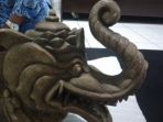 artefak-berbentuk-kepala-gajah-dan-berbadan-naga_20170918_170541.jpg