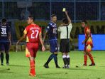 arthur-cunha-di-ganjar-kartu-kuning_20170426_132133.jpg