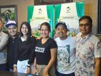artis-adinda-thomas-bersama-pemain-the-wedding-dan-bebek_20151016_182758.jpg