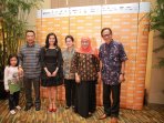 artis-dan-pendukung-film-jingga-foto-bersama-3-menteri_20160222_150123.jpg