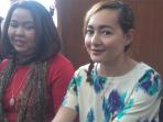 artis-dewi-rezer-saat-hadir_20160414_173332.jpg