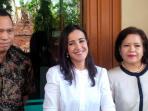 artis-peran-andi-soraya-didampingi-oleh-dua-kuasa-hukumnya_20151021_103721.jpg