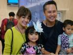 artis-peran-nirina-zubir-bersama-suami_20160417_170001.jpg
