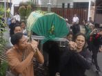 artis-ria-irawan-meninggal-dunia-akibat-penyakit-kanker_20200106_134418.jpg