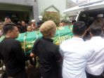artis-ria-irawan-meninggal-dunia-akibat-penyakit-kanker_20200106_134711.jpg