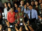 artis-seniman-dan-selebritis-datangi-bareskrim_20150527_151906.jpg