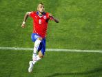 arturo-vidal-lompattttt_20150616_121315.jpg