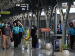 arus-mudik-di-stasiun-pasar-senen_20230418_201744.jpg