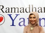 arzety-bilbina-buka-puasa-bersama-anak-yatim-piatu_20150717_162338.jpg