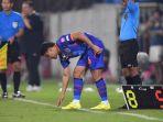 asnawi-mangkualam-masuk-ke-lapangan.jpg