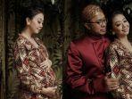 asri-welas-dan-suaminya-jalani-foto-maternity.jpg