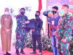 aster-panglima-tni-mayjen-tni-madsuni-menyerahkan-bantuan-berupa-50.jpg
