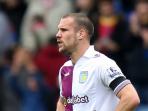 aston-villa-ron-vlaar_20141105_232147.jpg