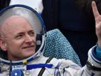 astronot-amerika-serikat-scott-kelly_20160303_151721.jpg