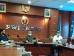atal-s-depari-tengah-sekjen-pwi-pusat-mirza-zulhadi-kiri.jpg