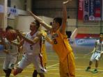 atasi-ui-tim-basket-putra-uta-45-raih-kemenagan-ketiga_20151216_031824.jpg