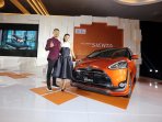 atikah-hasiholan-dan-rio-dewanto-beli-mobil-all-new-sienta_20160728_151906.jpg