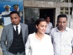 atiqah-hasiholan-ajukan-penangguhan-penahanan-ratna-sarumpaet_20181106_191912.jpg