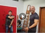 atraksi-lempar-pisau-deddy-corbuzier_20160713_183918.jpg