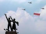 atraksi-pesawat-f-16-dan-helikopter-kibarkan-bendera-merah-putih_20210817_185529.jpg
