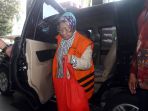 atty-suharti-jalani-pemeriksaan-lanjutan_20161209_214721.jpg