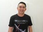 augie-fantinus-kunjungi-penderita-penyakit-kronis-rs-dharmais_20150703_153916.jpg